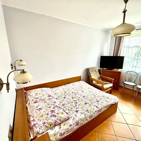 ホームステイ Sofia ジブヌベク